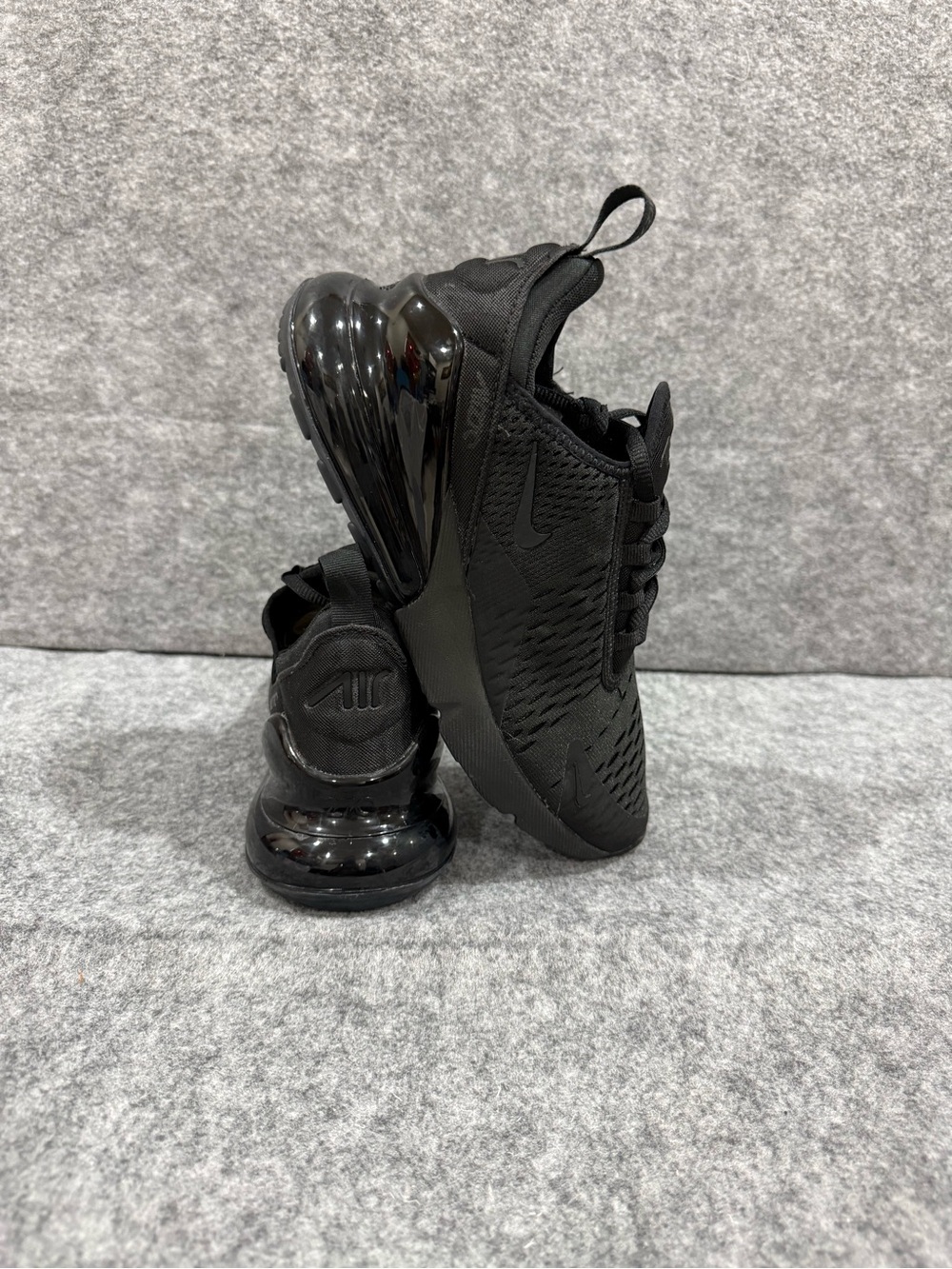 Women's size 7 Air Max 270 Tripe Black - Picture 2 of 8